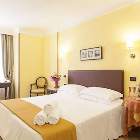 Hotel Tuscolana Rome Bagian luar foto