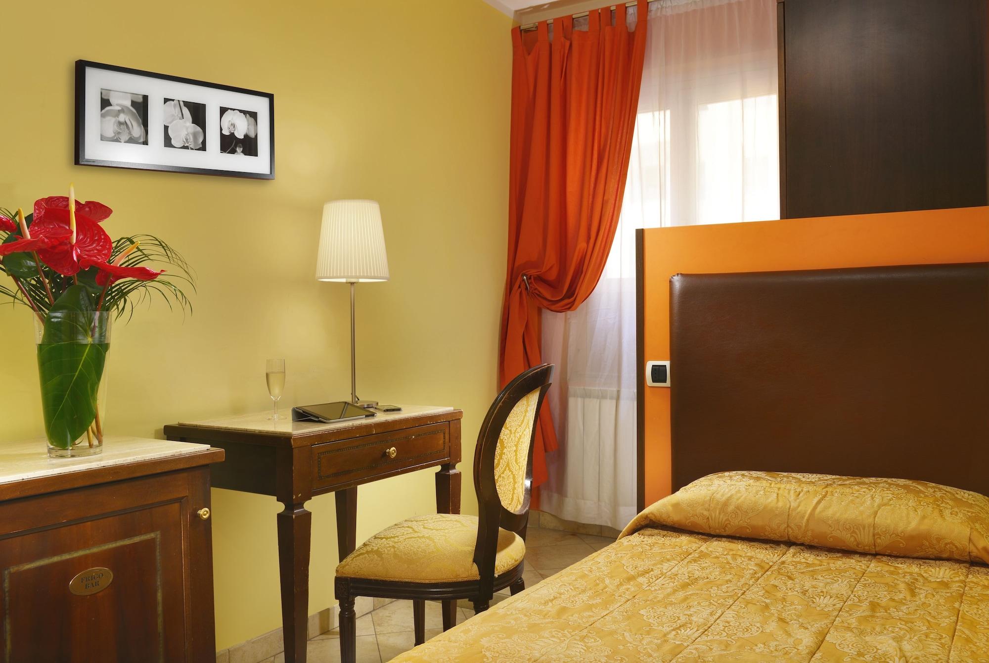 Hotel Tuscolana Rome Bagian luar foto