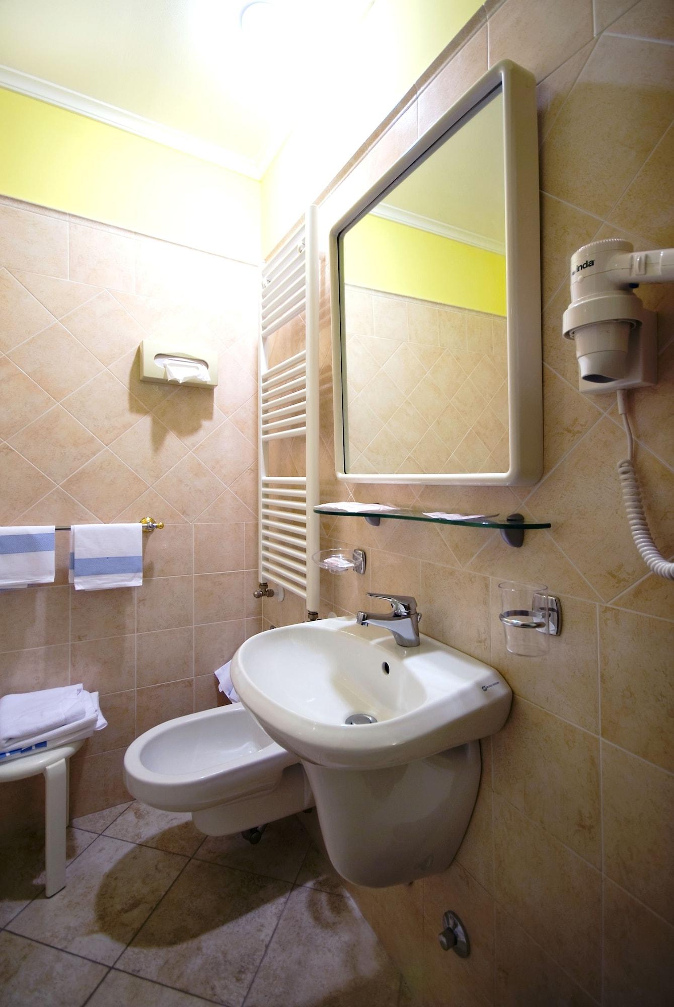 Hotel Tuscolana Rome Bagian luar foto