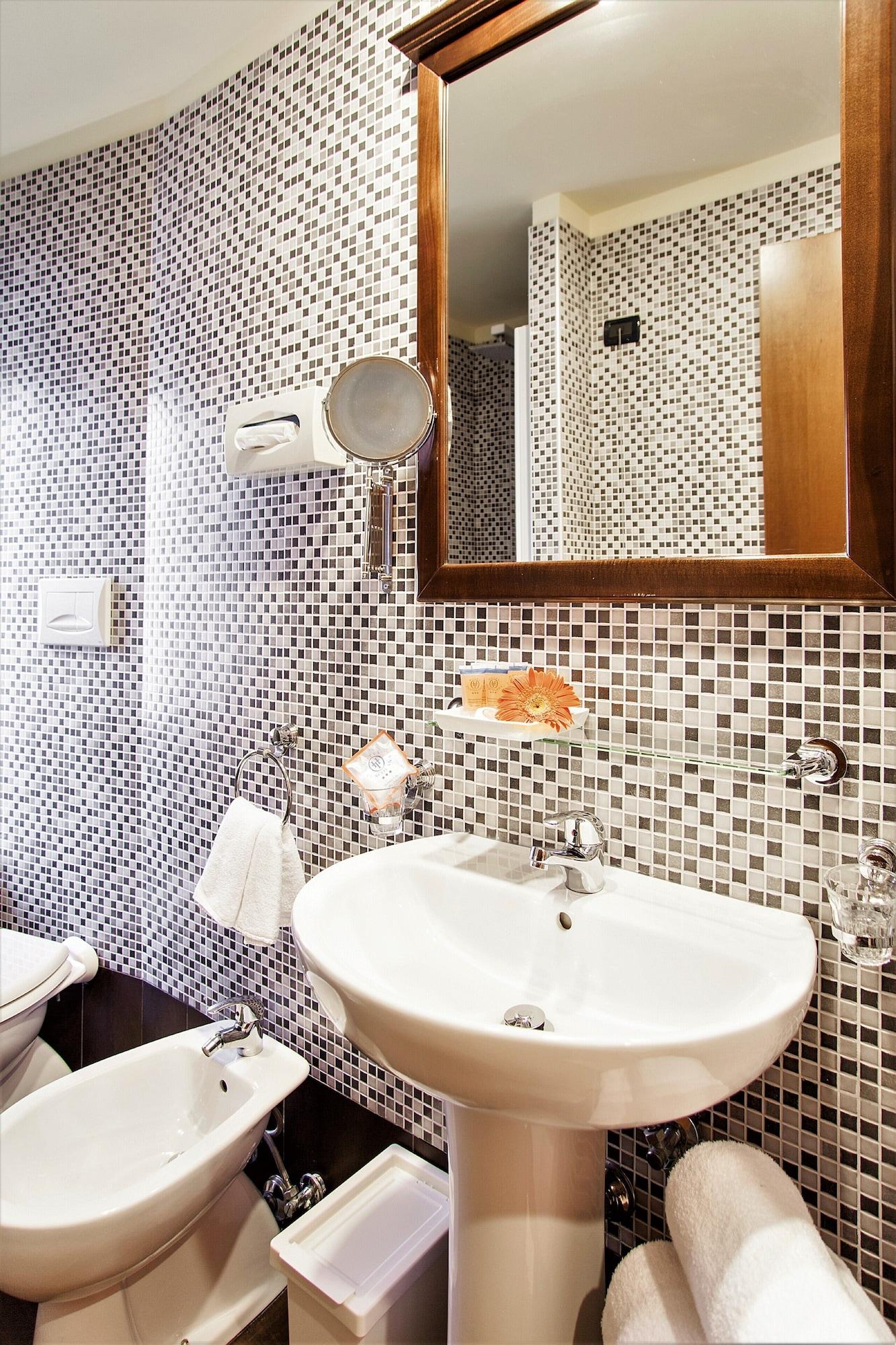 Hotel Tuscolana Rome Bagian luar foto