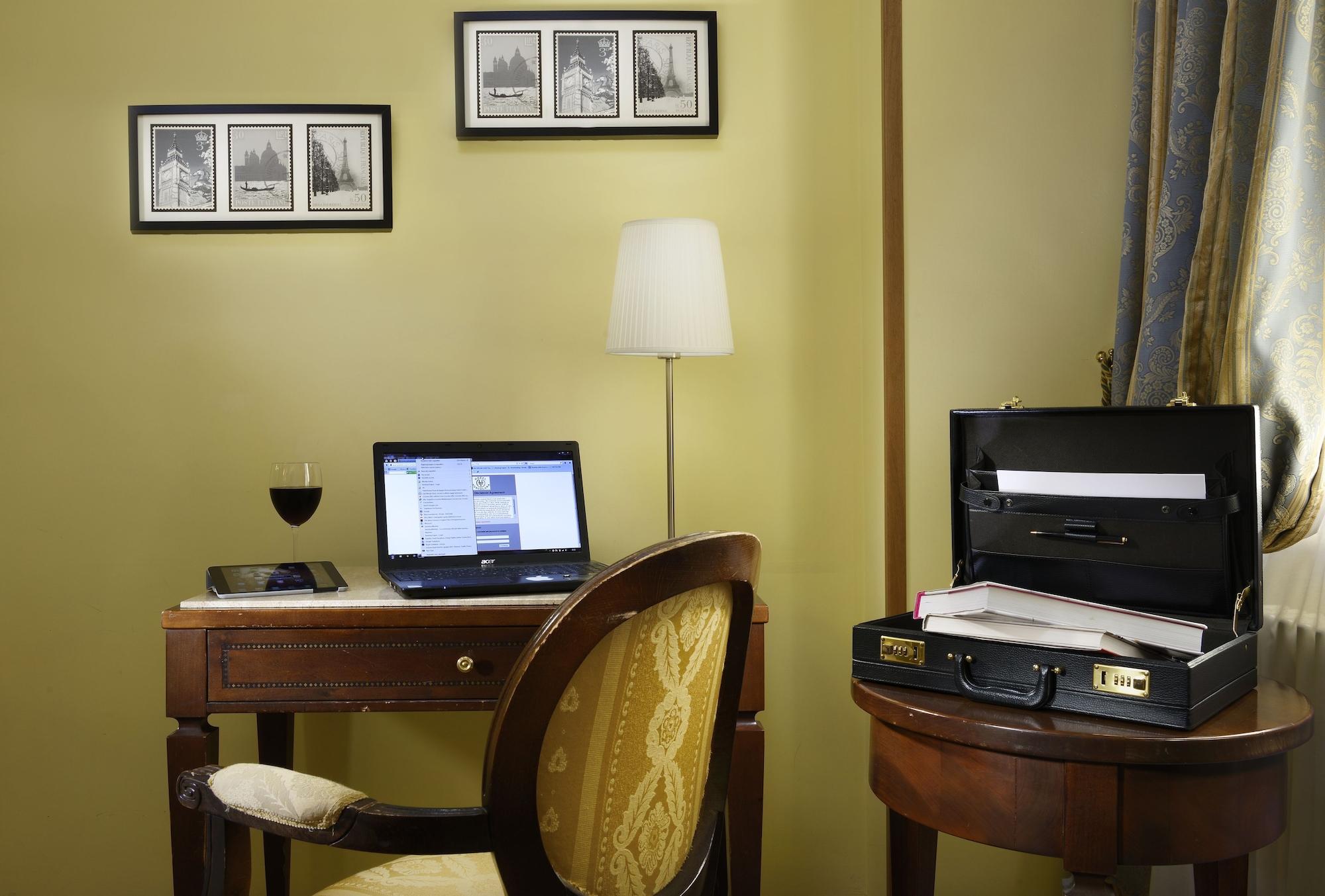 Hotel Tuscolana Rome Bagian luar foto