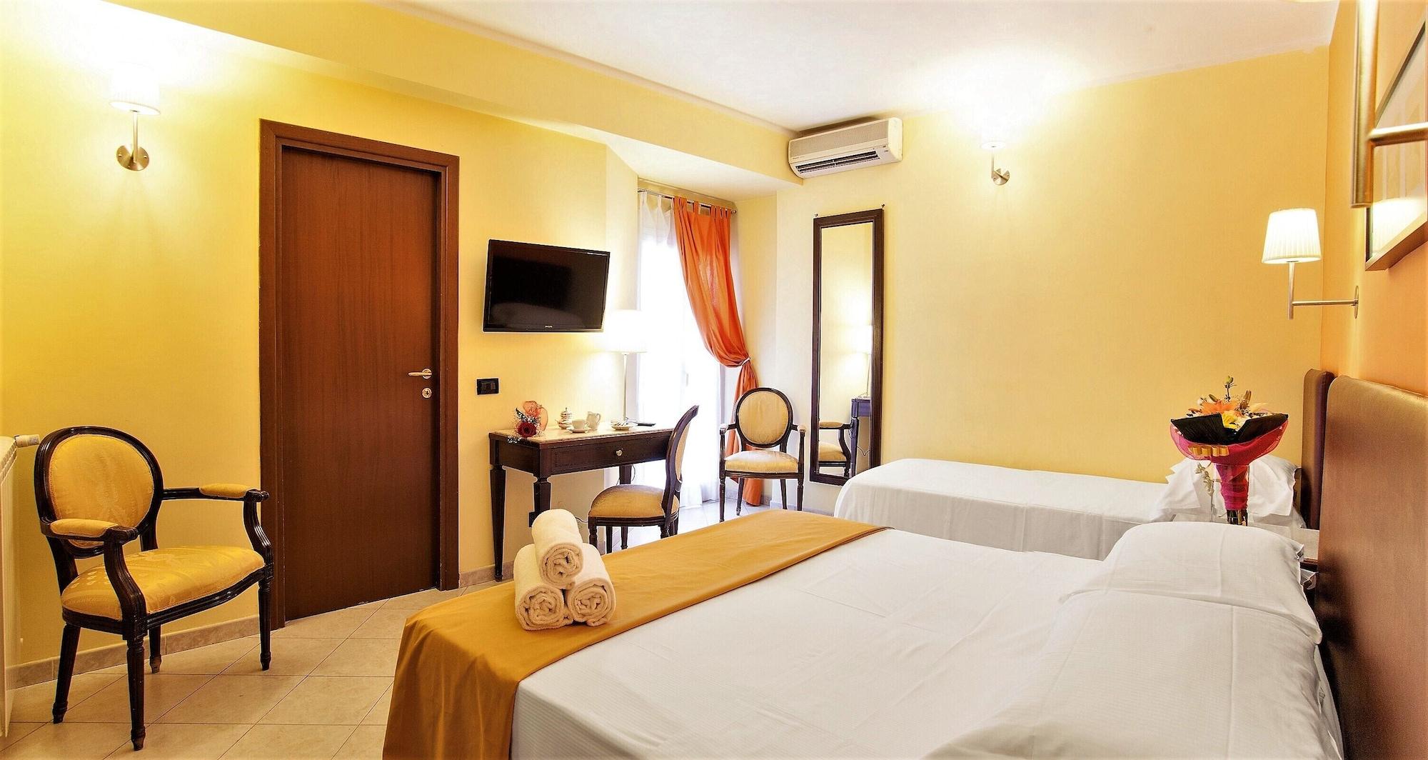 Hotel Tuscolana Rome Bagian luar foto