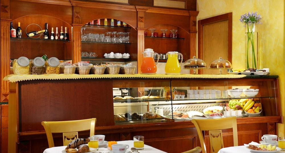 Hotel Tuscolana Rome Bagian luar foto