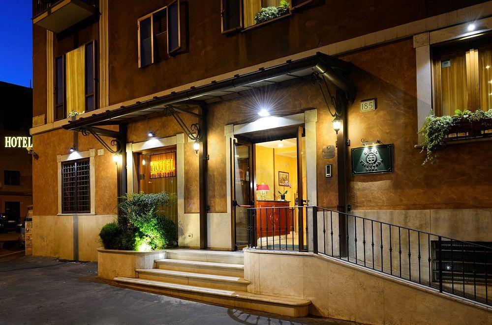 Hotel Tuscolana Rome Bagian luar foto