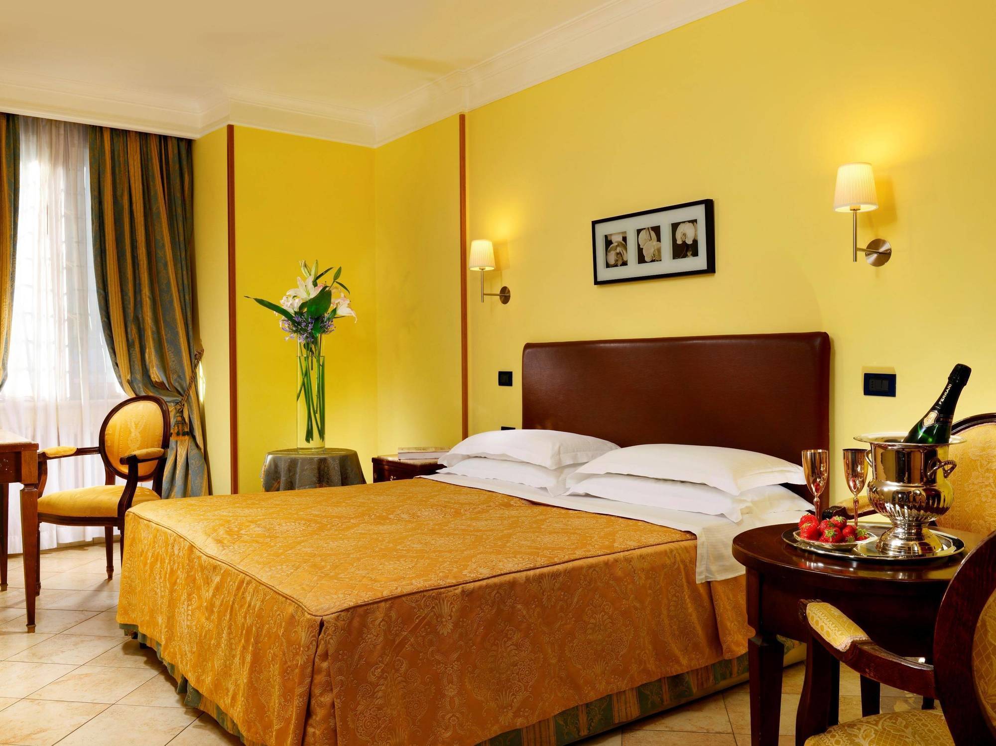 Hotel Tuscolana Rome Bagian luar foto