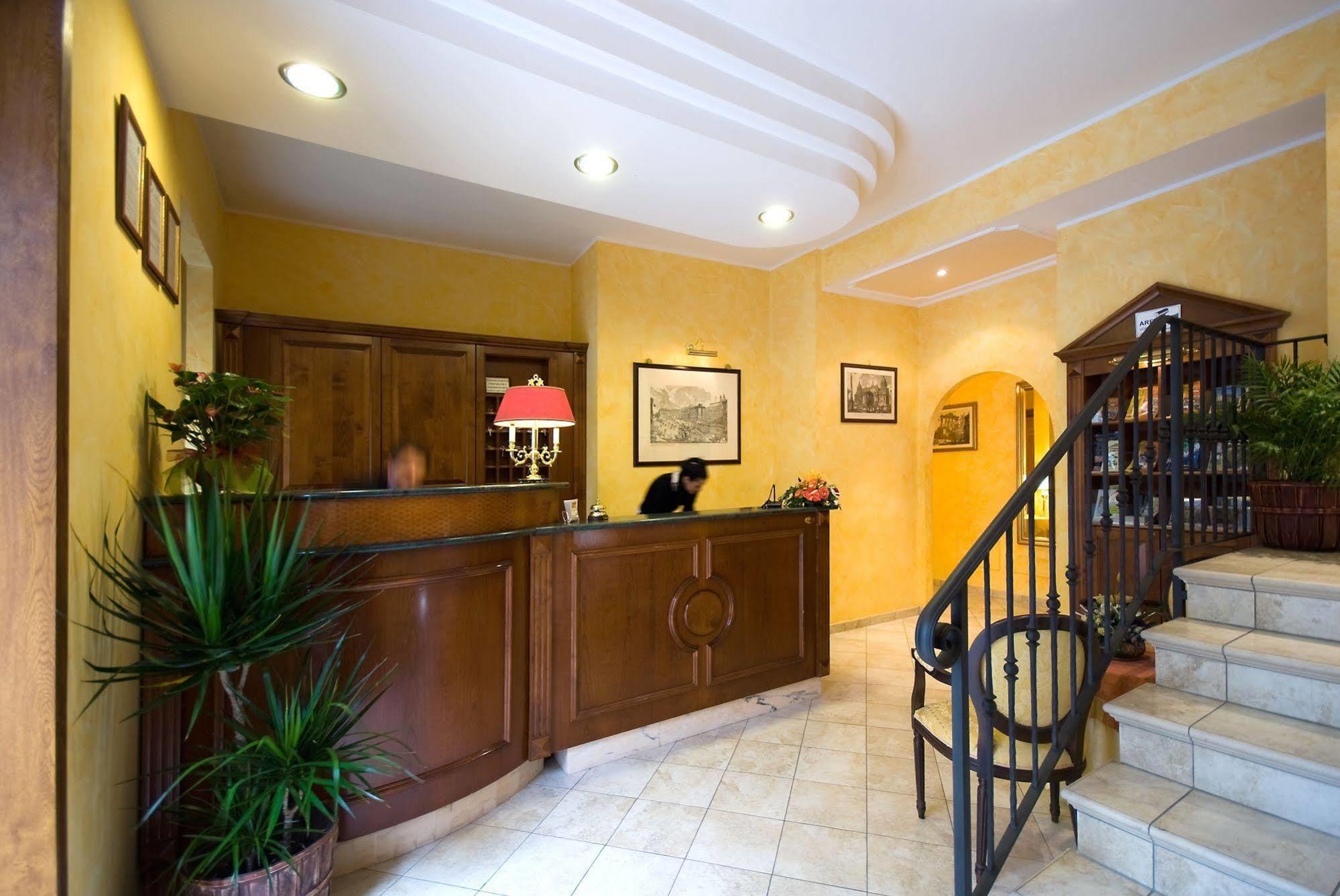 Hotel Tuscolana Rome Bagian luar foto