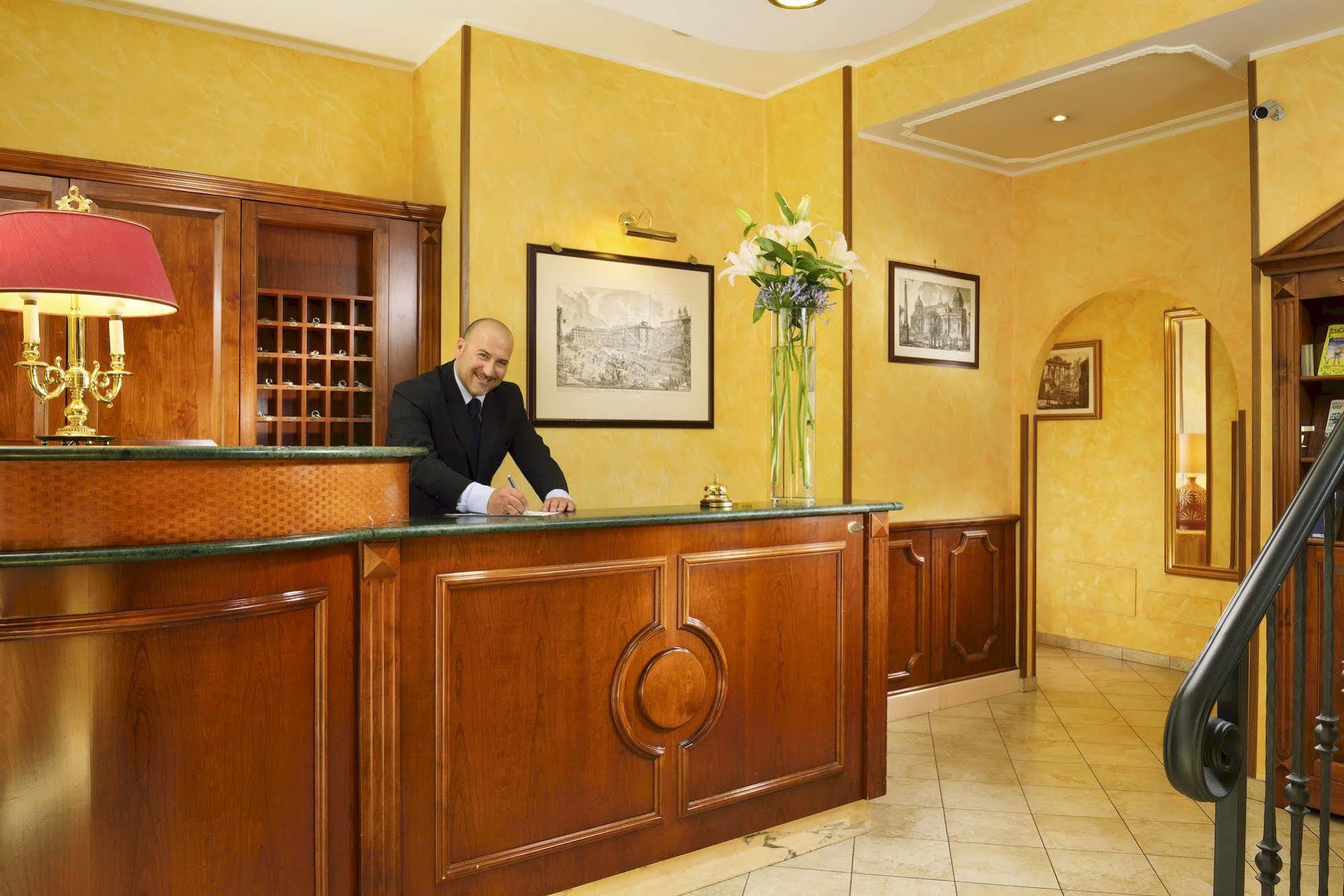 Hotel Tuscolana Rome Bagian luar foto